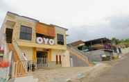 Bangunan 2 OYO 605 Queen Homestay