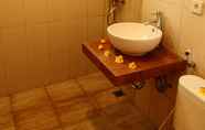 In-room Bathroom 6 The Abhinaya 