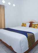 BEDROOM SPOT ON 3119 Hotel Kurnia