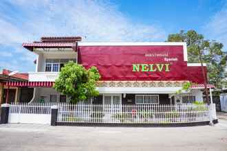 Exterior 4 OYO 433 Nelvi Guest House Syariah