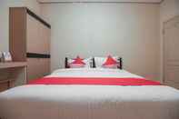 Bedroom OYO 298 Gemilang Guesthouse Near Siloam Hospitals Kelapa Dua