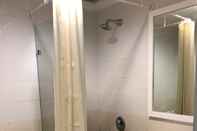 In-room Bathroom 3 Bedroom Batavia Apartemen