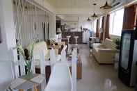 Bar, Cafe and Lounge Votel De'Pratnya Kediri