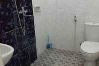 Toilet Kamar Amarilys Homestay - Three Bedroom