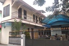 外部的 Comfort Room at Renny Homestay