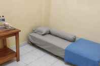 Kamar Tidur Comfort Room at Renny Homestay