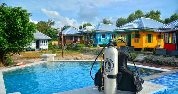 สระว่ายน้ำ Rock and Wreck Dive Resort