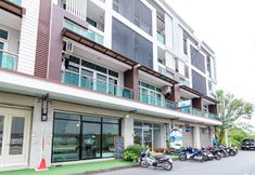 Exterior 4 Central View Hostel