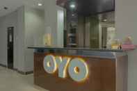 Lobi OYO 180 Hotel Mirah Near RSUD Sawah Besar