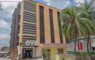 Luar Bangunan 2 OYO 180 Hotel Mirah Near RSUD Sawah Besar