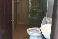 Toilet Kamar Smiley Apartment 8