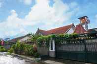 Bangunan OYO 244 Griya Cemara Homestay