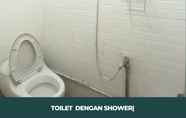 Toilet Kamar 3 Rumah Teman Homestay