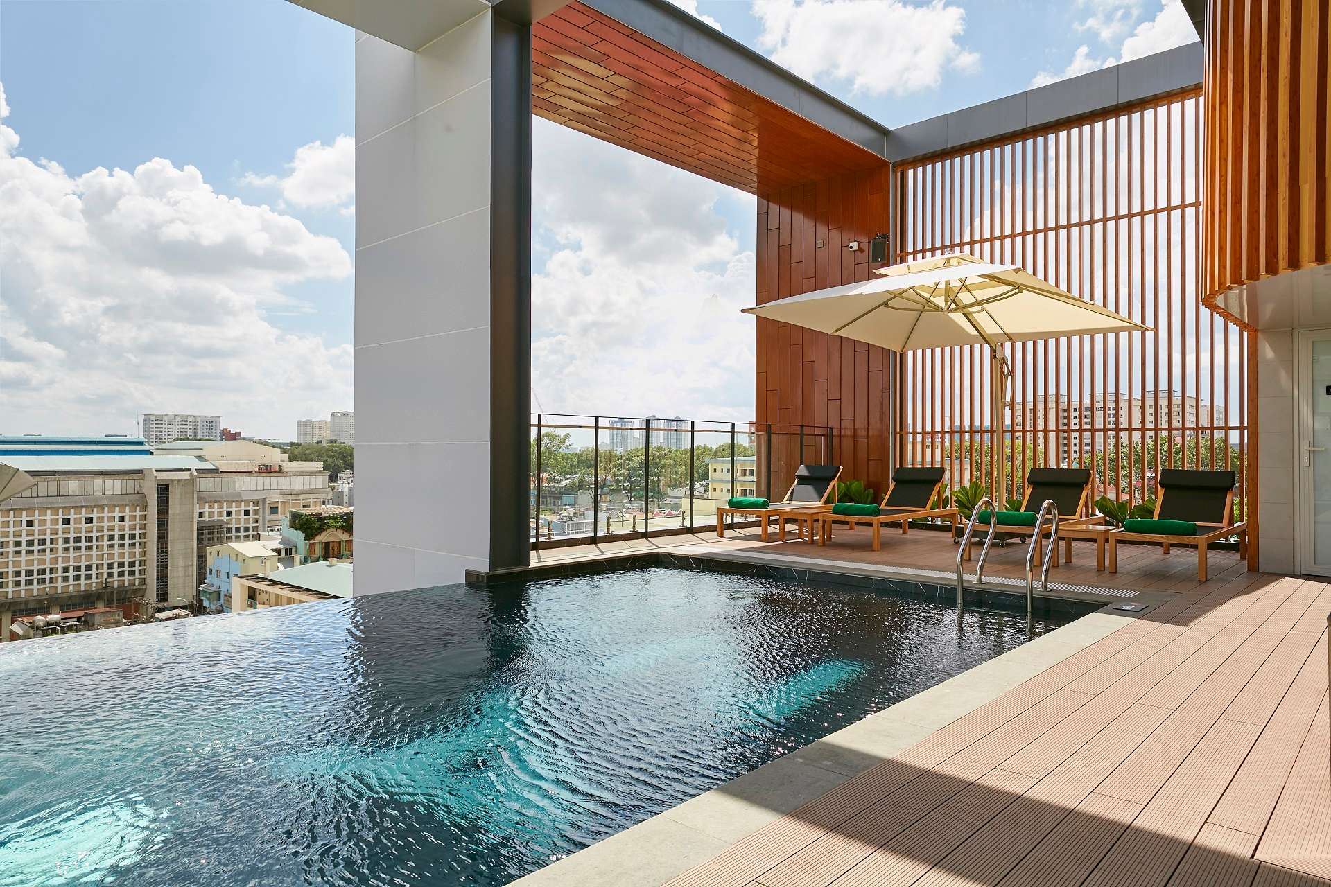 ZAZZ Urban Hotel Hotel - khách sạn gần Vạn Hạnh Mall;