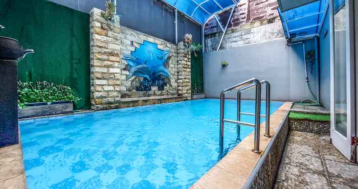 Kolam Renang Private Pool Villa Kartika Batu