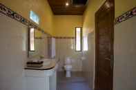 In-room Bathroom Rijet Villa Beach & Restaurant 