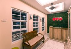 Lobby 7 Capital O 371 Kwitang Guest House