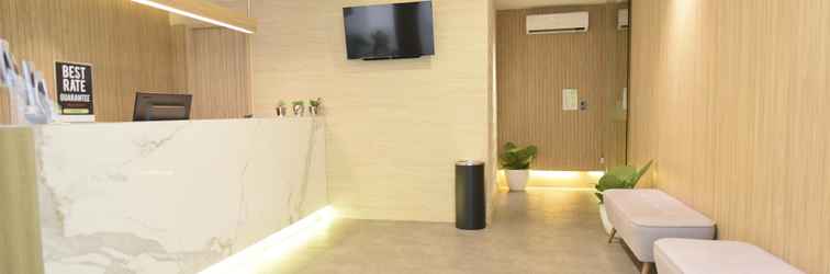 Lobby Whiz Capsule Hotel Thamrin Jakarta