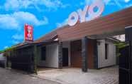 Exterior 3 OYO 572 Omah Gedongkuning Syariah Homestay