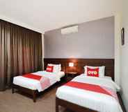 Kamar Tidur 5 OYO 557 Tong House Resort