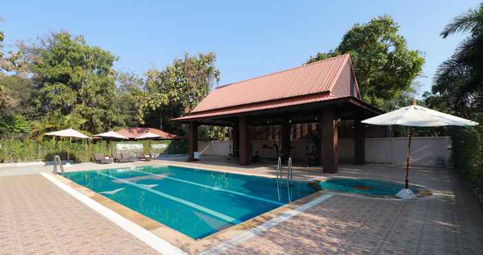 Swimming Pool OYO 557 Tong House Resort