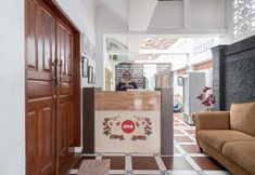 Lobi 5 OYO 619 Naufal Guest House Syariah