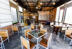 ร้านอาหาร 5 The Bike Loft Family Hostel