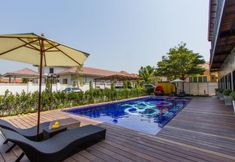 สระว่ายน้ำ 7 The Bike Loft Family Hostel