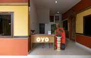 Lobby 6 OYO 636 Apartmen Kak Okoh