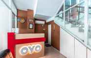 Lobby 6 OYO 551 The View Syariah