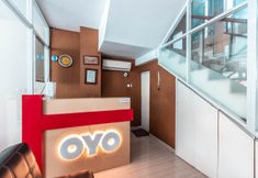 Lobby 6 OYO 551 The View Syariah