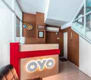 Lobby 6 OYO 551 The View Syariah