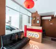 Lobby 5 OYO 551 The View Syariah