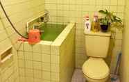 Toilet Kamar 6 Omah Kranji Guest House