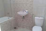 Toilet Kamar Setiabudi Guest House by Amrina