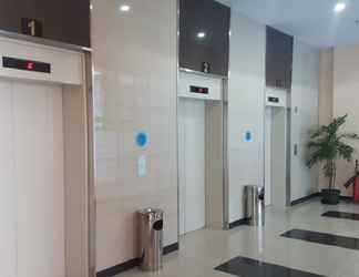 Lobby 2 Apartemen green pramuka type 2 bedroom by agape