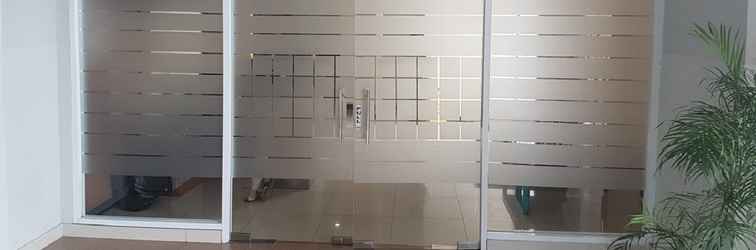 Sảnh chờ Apartemen green pramuka type 2 bedroom by agape