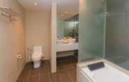 In-room Bathroom 5 Solid Hotels