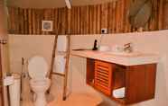 In-room Bathroom 7 Oak Tree Glamping Resort