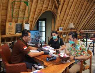 Lobby 2 Oak Tree Glamping Resort