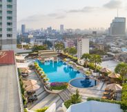 Kolam Renang 7 The Berkeley Hotel Pratunam