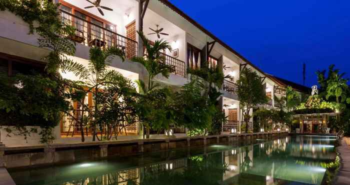 Kolam Renang Montra Nivesha Residence