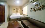 Kamar Tidur 2 RedDoorz Plus near Holy Name Medical Center