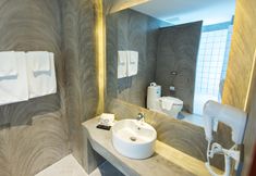 In-room Bathroom 3 S2 Modern Boutique Hotel