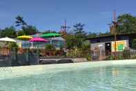 Hồ bơi Wisata Edukasi and Resort Kebun Pak Budi