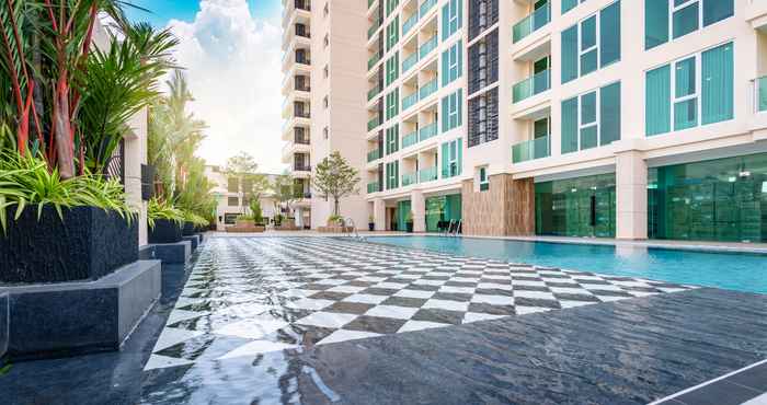 Swimming Pool City Garden Tower Luxurious Condominium In The Center Of Pattaya