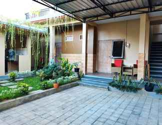 Lobi 2 Lidah Lokal Guesthouse Singaraja