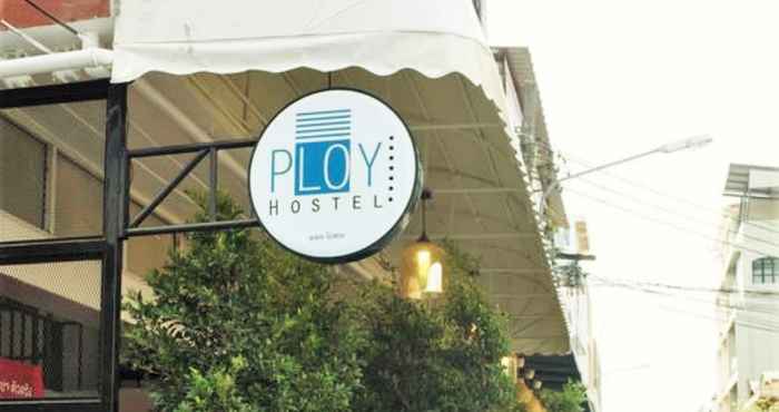 Exterior Ploy Hostel