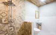 Toilet Kamar 4 The Dewi Premier