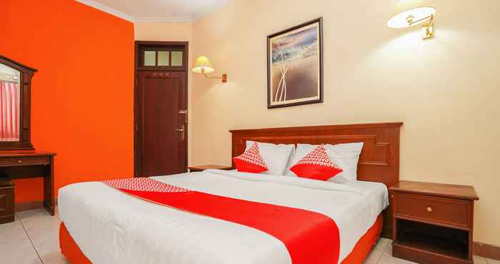 Bedroom OYO 1225 Hotel Dibino